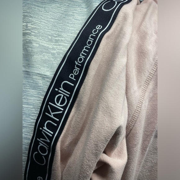 Calvin Klein Sweater - Picture 2 of 3